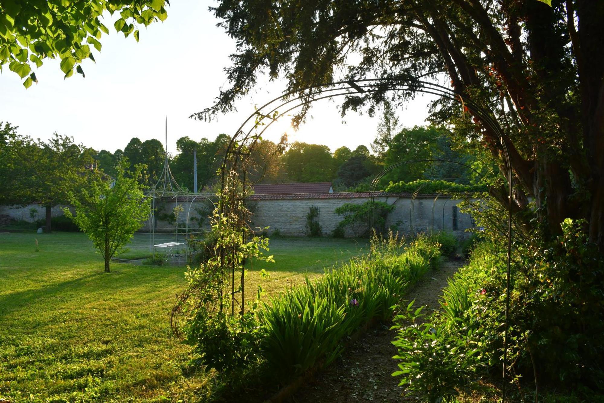 Le Val Clos, Appartement Dans Une Maison De Maitre 19E Tanlay Luaran gambar