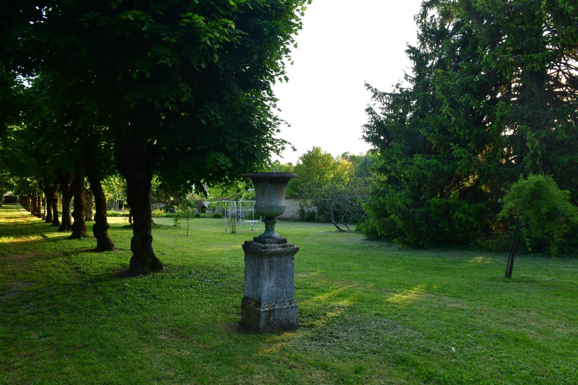Le Val Clos, Appartement Dans Une Maison De Maitre 19E Tanlay Luaran gambar